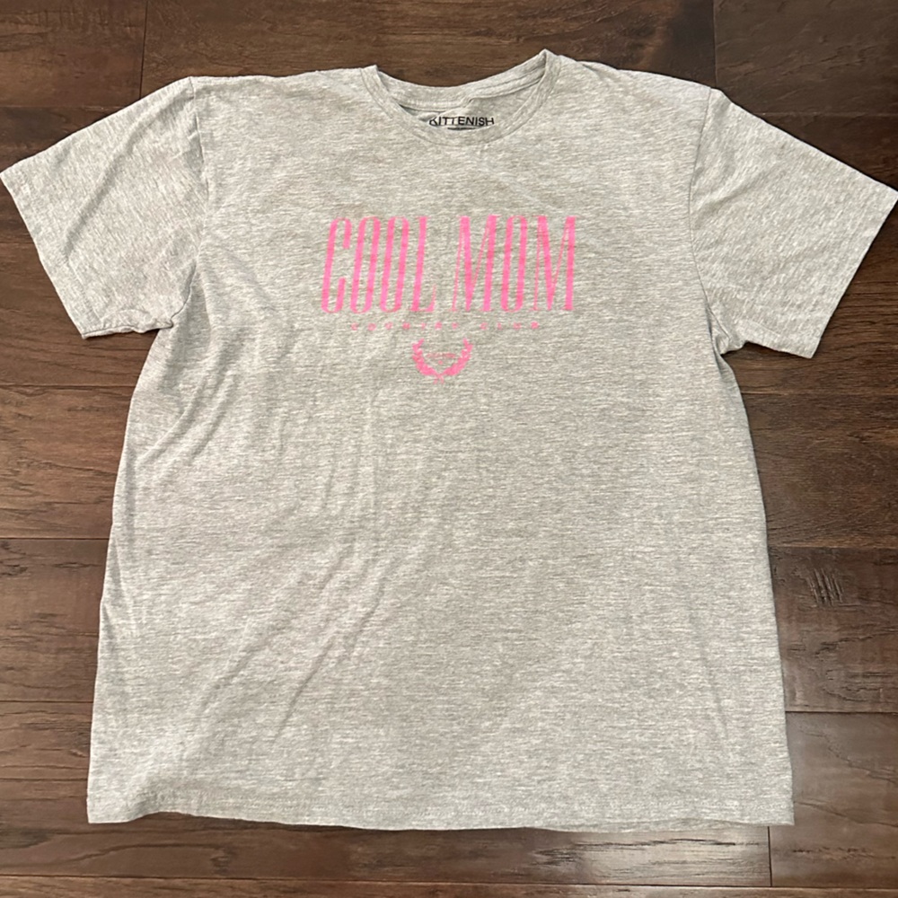 NEW Kittenish “Cool Mom” Shirt size large